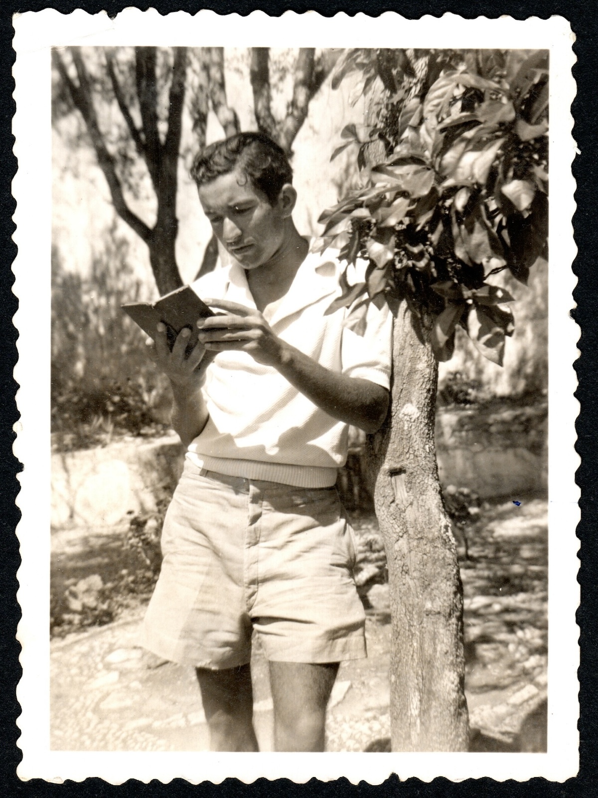 Sebastião da Gama: o poeta autofigura-se como instrumento musical tocado pelas mãos de Deus. Foto © Espólio de Sebastião da Gama/Arquivo da Associação Cultural Sebastião da Gama.