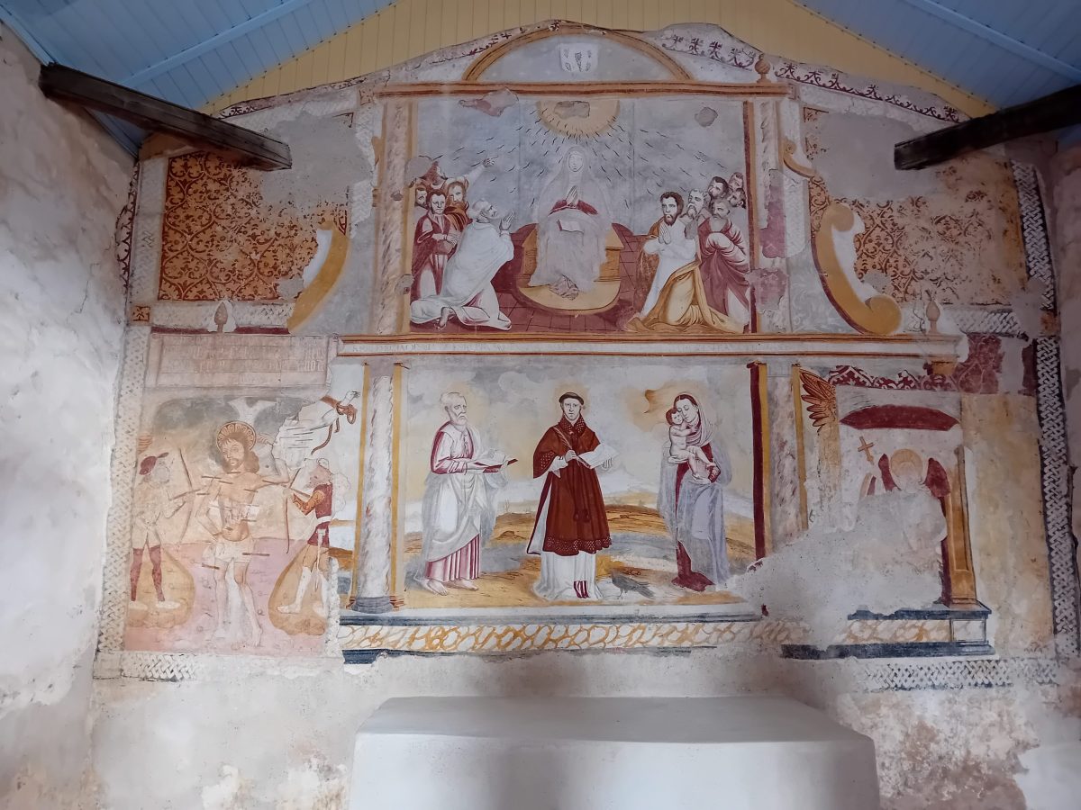 As pinturas murais da Capela do Senhor da Fraga, em Castro Vicente, Mogadouro. Foto © DR