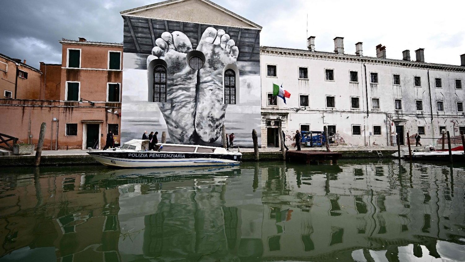 A prisão feminina de Giudecca acolhe o espaço do Vaticano na Bienal de Veneza. Foto © Vatican Media, via Agência Ecclesia.