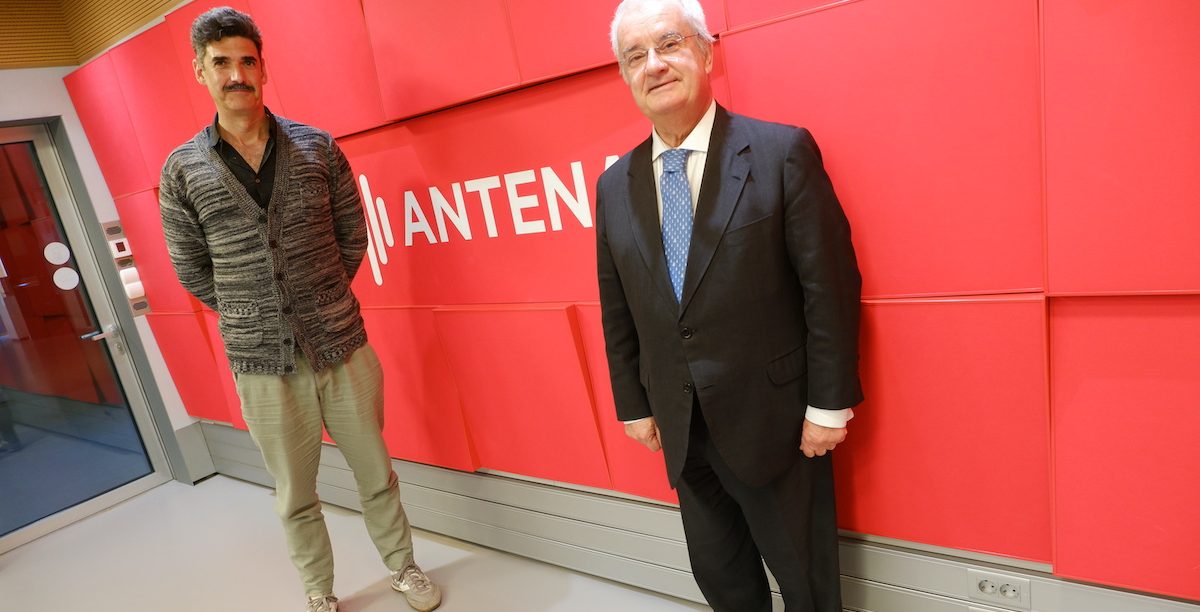 Carlos Picassinos e António Almeida Ribeiro na Antena 1: O Kaiciid vai promover um prémio internacional para distinguir o trabalho pela paz. Foto © António Marujo/7MARGENS