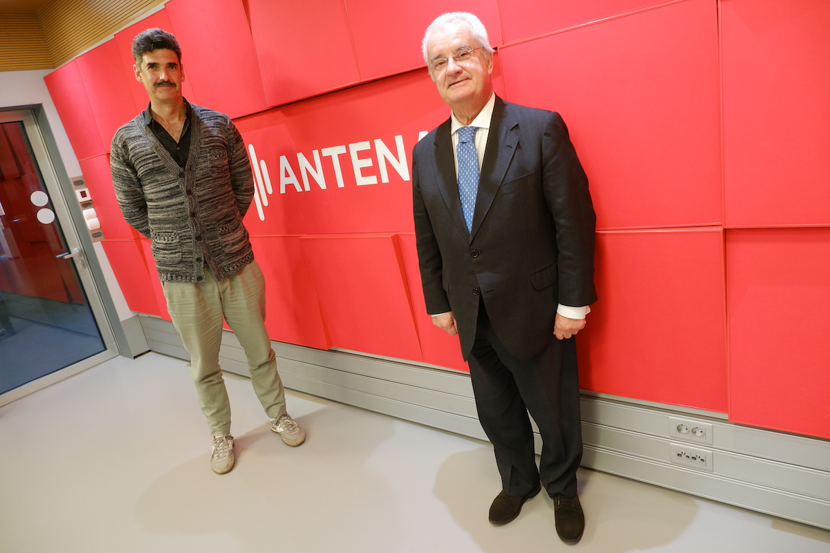 Carlos Picassinos e António Almeida Ribeiro na Antena 1: O Kaiciid vai promover um prémio internacional para distinguir o trabalho pela paz. Foto © António Marujo/7MARGENS
