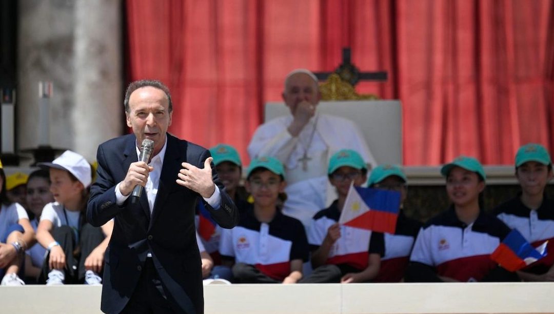 Benigni com o Papa às crianças: “Sejam heróis para, juntos, vencerem a guerra”