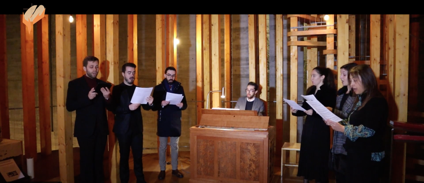 Coro a interpretar o Hino do Congresso, numa captura de imagem do vídeo.