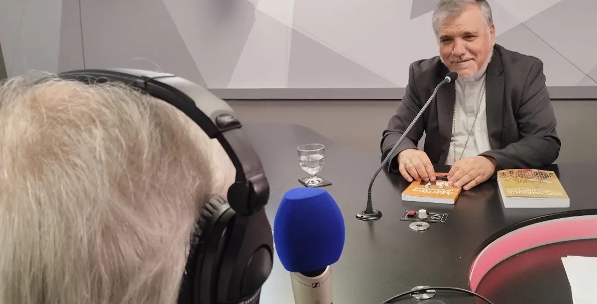MVB Diamantino-cópia Diamantino Antunes durante a entrevista: “Gostaria que já estivesse definitivamente enterrado machado de guerra em Moçambique.” Foto: Direitos reservados.