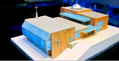 Templos "dois em um", missas onde se ensina ecologia e outras ideias para um mundo melhor Maquete da God's House, projeto inovador que reúne num único edifício uma igreja cristã e uma mesquita. Foto God's House
