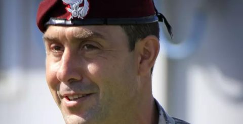 Bispos italianos criticam político de direita que defendeu separação de crianças com deficiência Roberto Vannacci, 2013. Comando "Col Moschin"
