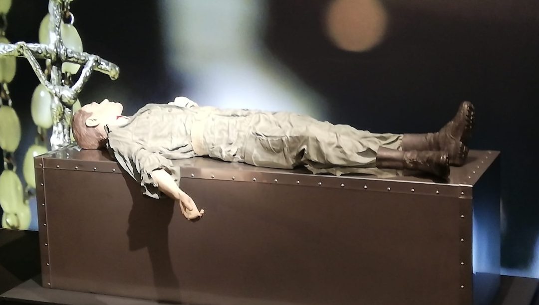O soldado morto, o Cristo jacente, a Guerra Colonial e Fátima