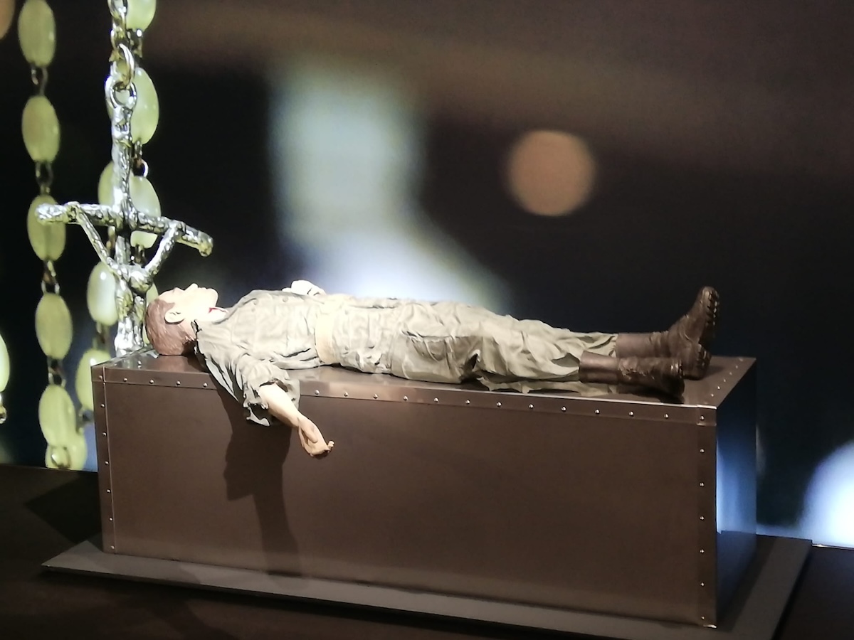 Clara Menéres, escultura, arte, Guerra colonial, soldado, Fátima, Fernando Pessoa