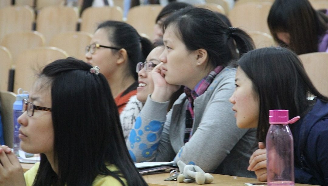 Governo chinês vigia e controla estudantes do país no estrangeiro