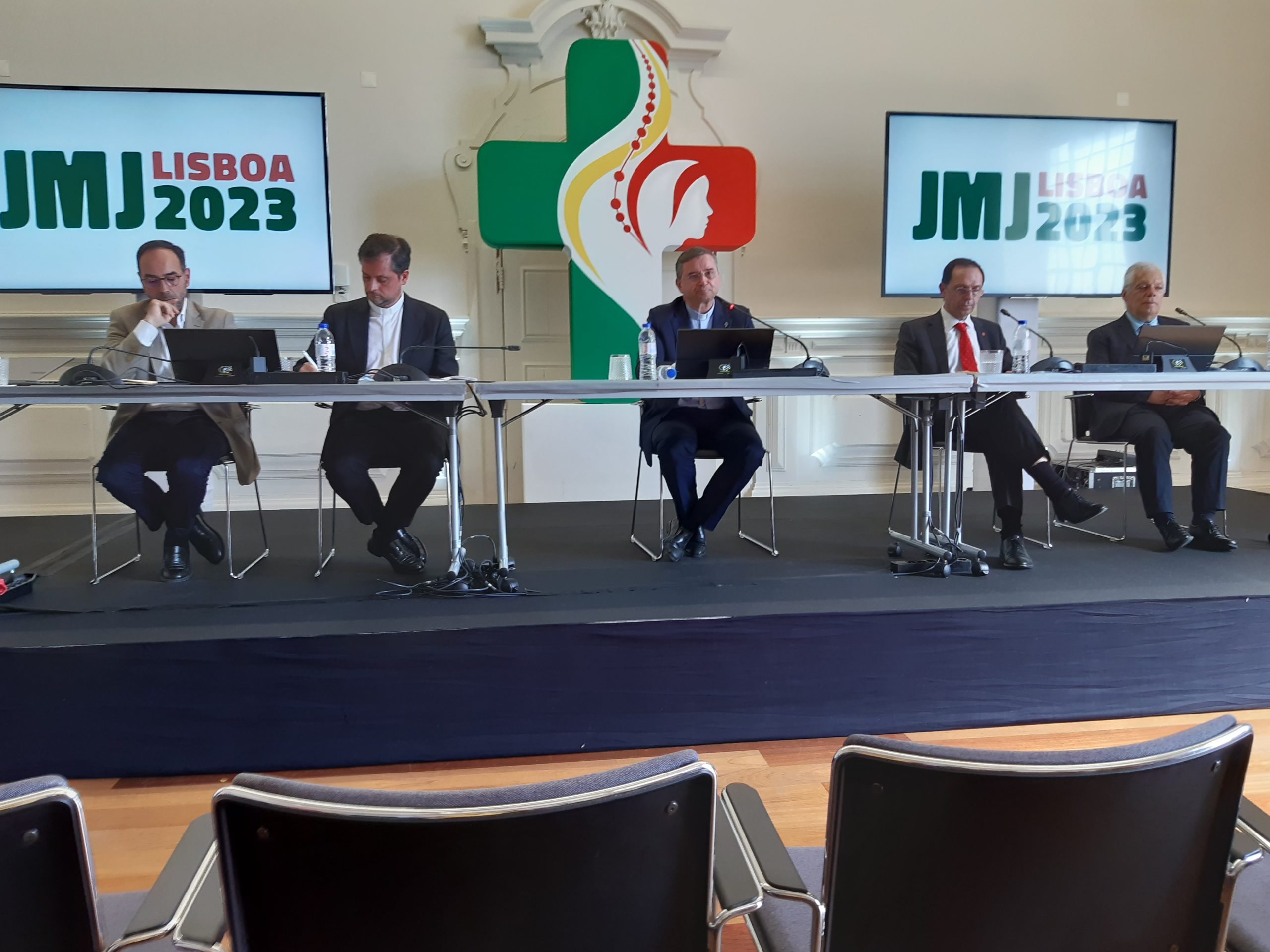 Sessão de Apresentação de Contas da Jornada Mundial da Juventude (JMJ): ao centro, Américo Aguiar, cardeal e bispo da diocese de Setúbal; à direita, João Duque e Nuno Valério, professores do ISEG (Instituto Superior de Economia e Gestão) e à esquerda, o cónego Alexandre Palma, futuro presidente da Fundação JMJ e Gonçalo Patrocínio, tesoureiro da JMJ (Lisboa, 31.05.2024)