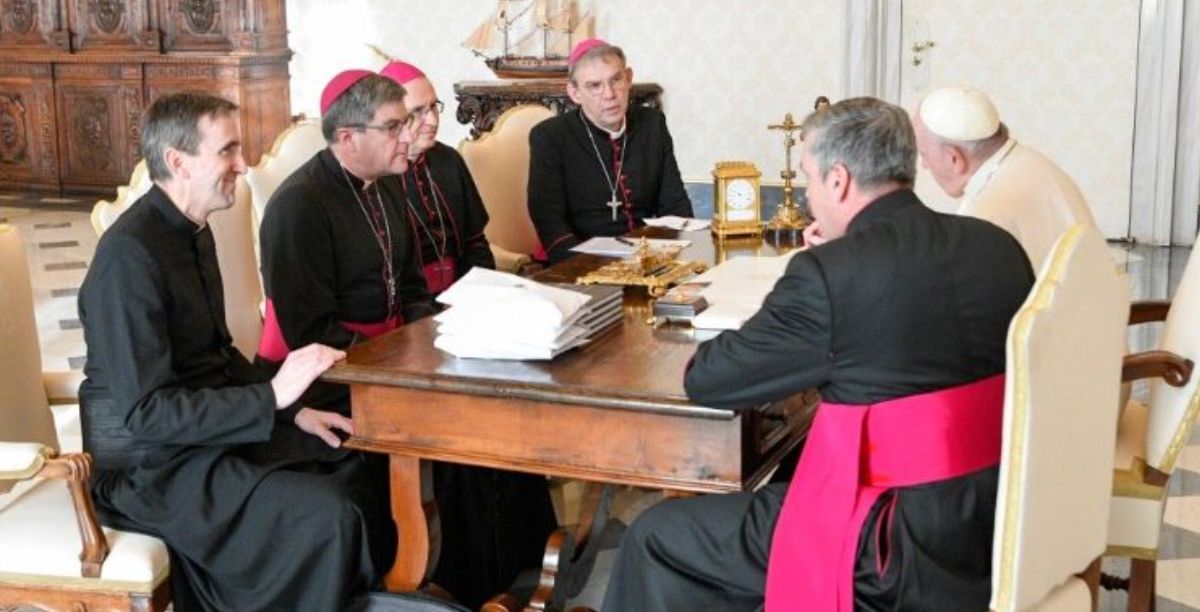 Bispos franceses recebidos pelo Papa . Foto Vatican Media
