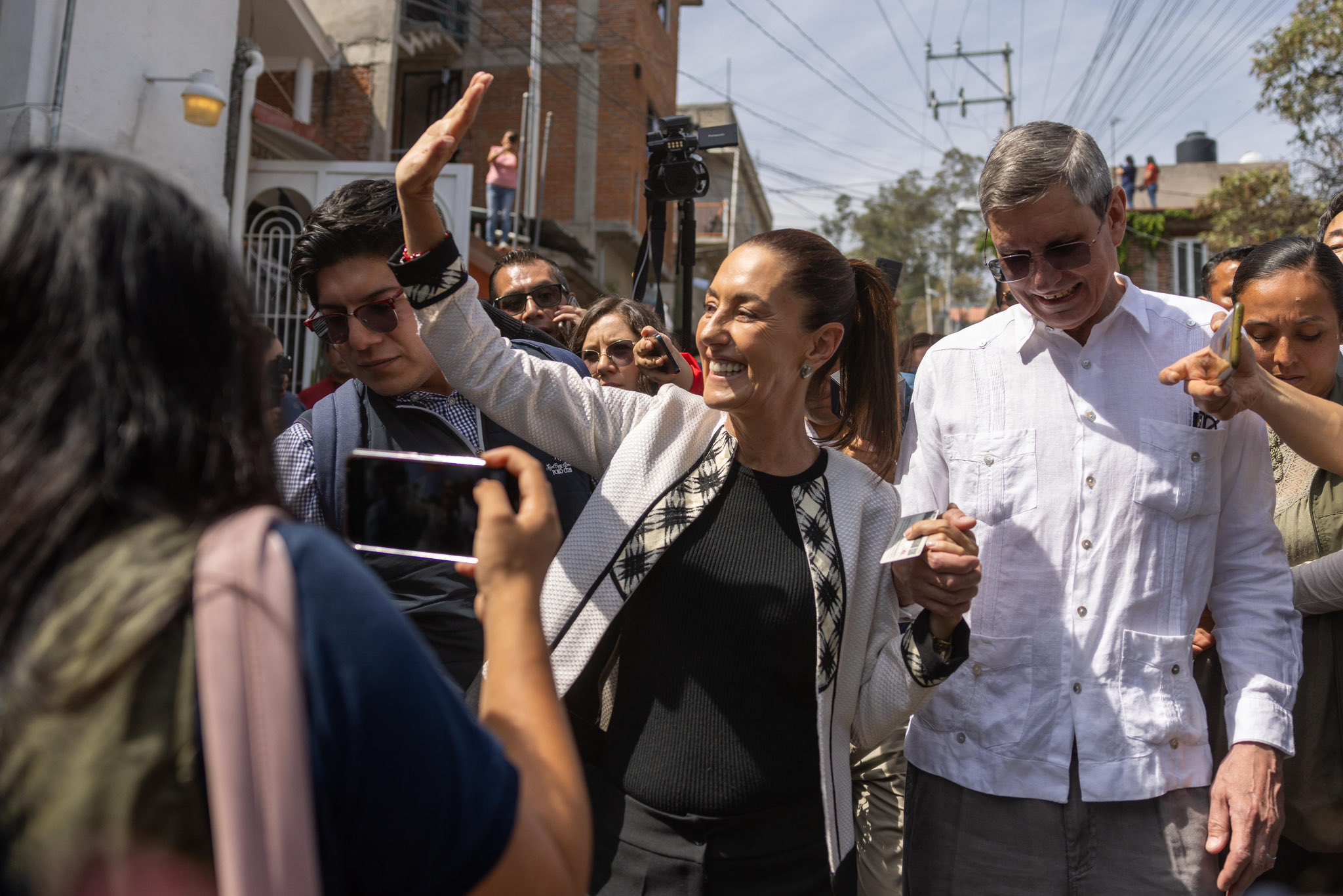 Claudia Sheinbaum com o marido. Foto X da propria