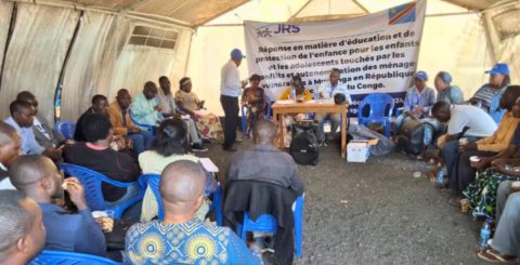 Serviço Jesuíta aos Refugiados desenvolve novos projetos de apoio humanitário Encontro promovido pelo JRS no campo de refugiados de Kashaka, RDC. Foto JRS