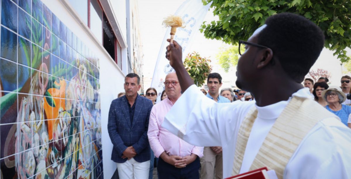 Inauguração de mural alusivo ao Papa na paróquia de Tires, Cascais, 2 junho 2024. Foto Município de Cascais