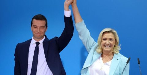 Quase metade dos católicos franceses votaram na extrema-direita Jordan Bardella, do partido Rassemblement National (RN), com Marine Le Pen. Foto X Alertes Infos