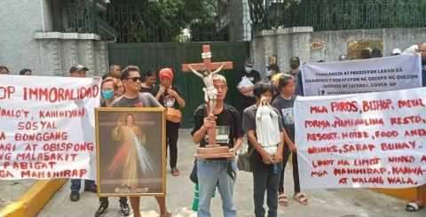 Grupo de leigos denuncia comportamento corrupto do clero na sua diocese Leigos católicos nas Filipinas Foto FB