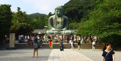 Taxa de abandono da religião na Ásia Oriental é das mais altas do mundo, mas "espiritualidade" e "rituais tradicionais" mantêm-se O Grande Buda de Kamakura, Japão. Foto Cesar I. Martins, via Wikimedia Commons