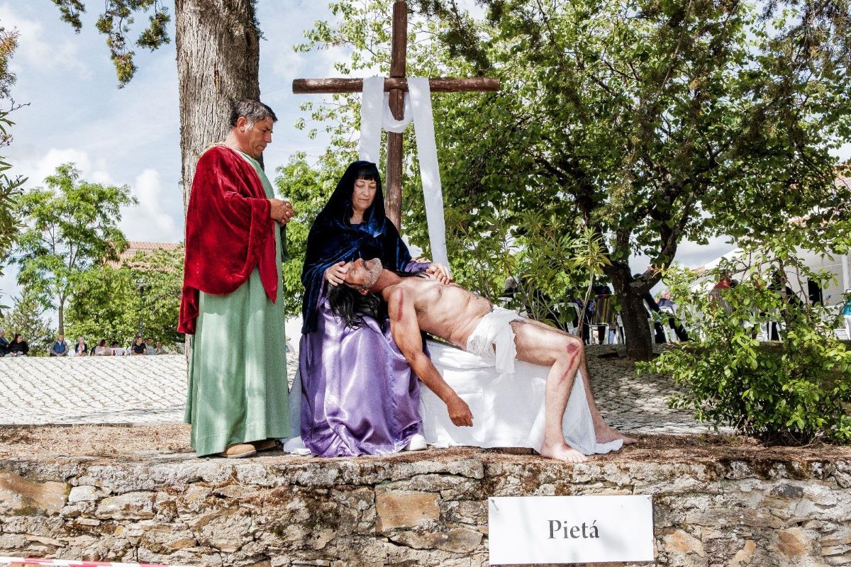 O quadro do Pietá, um dos mais icónicos desta procissão nos Cerejais. Foto © DR