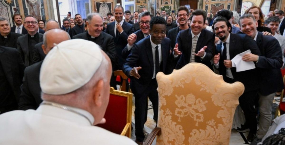 Papa Francisco no encontro com humoristas e atores de comédia. Foto Vatican Media