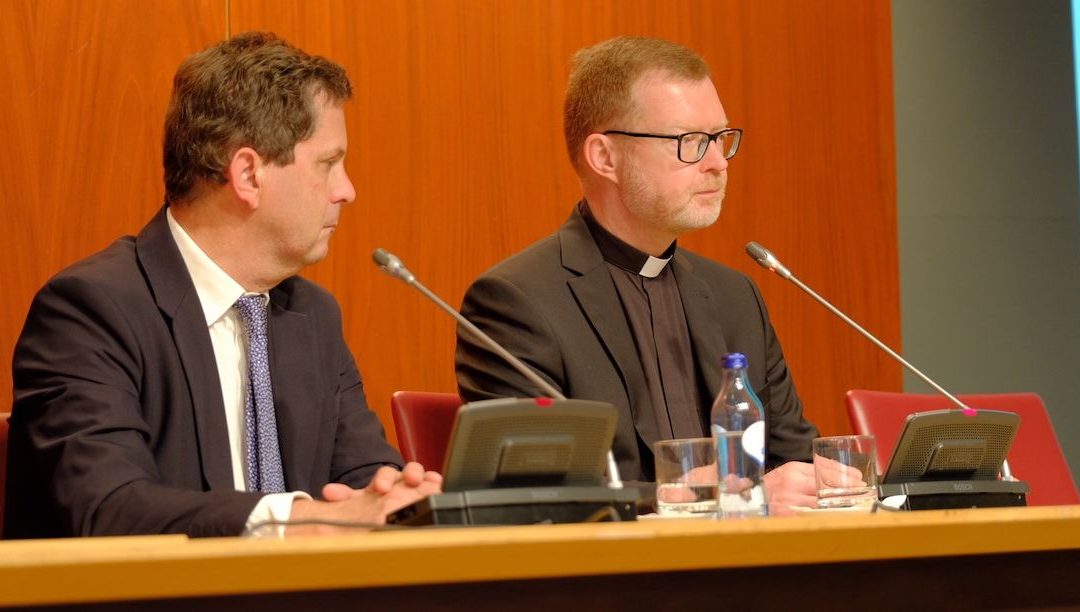 Vítimas de abusos e padres unem-se para propor novas leis de proteção de menores na Igreja