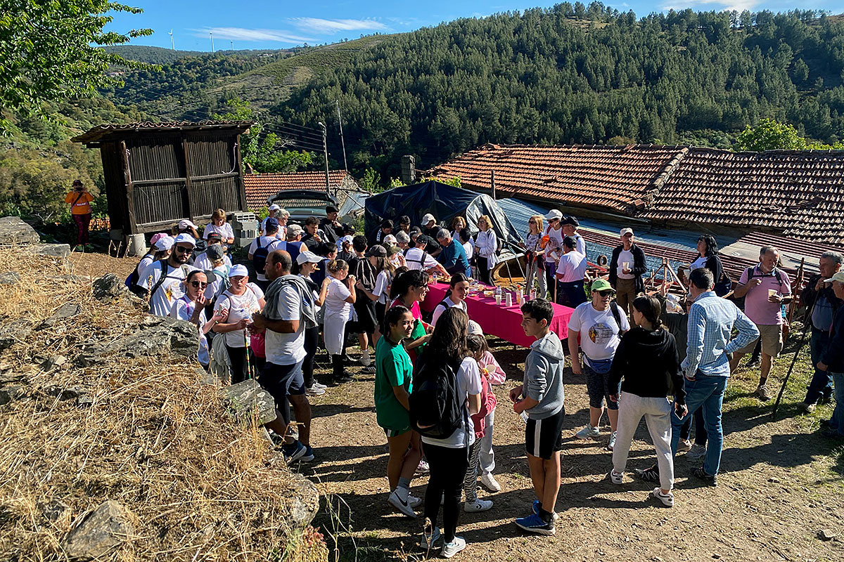 Primeira paragem foi em Ribeirinha, para o pequeno-almoço. Foto © Filipe Ribeiro