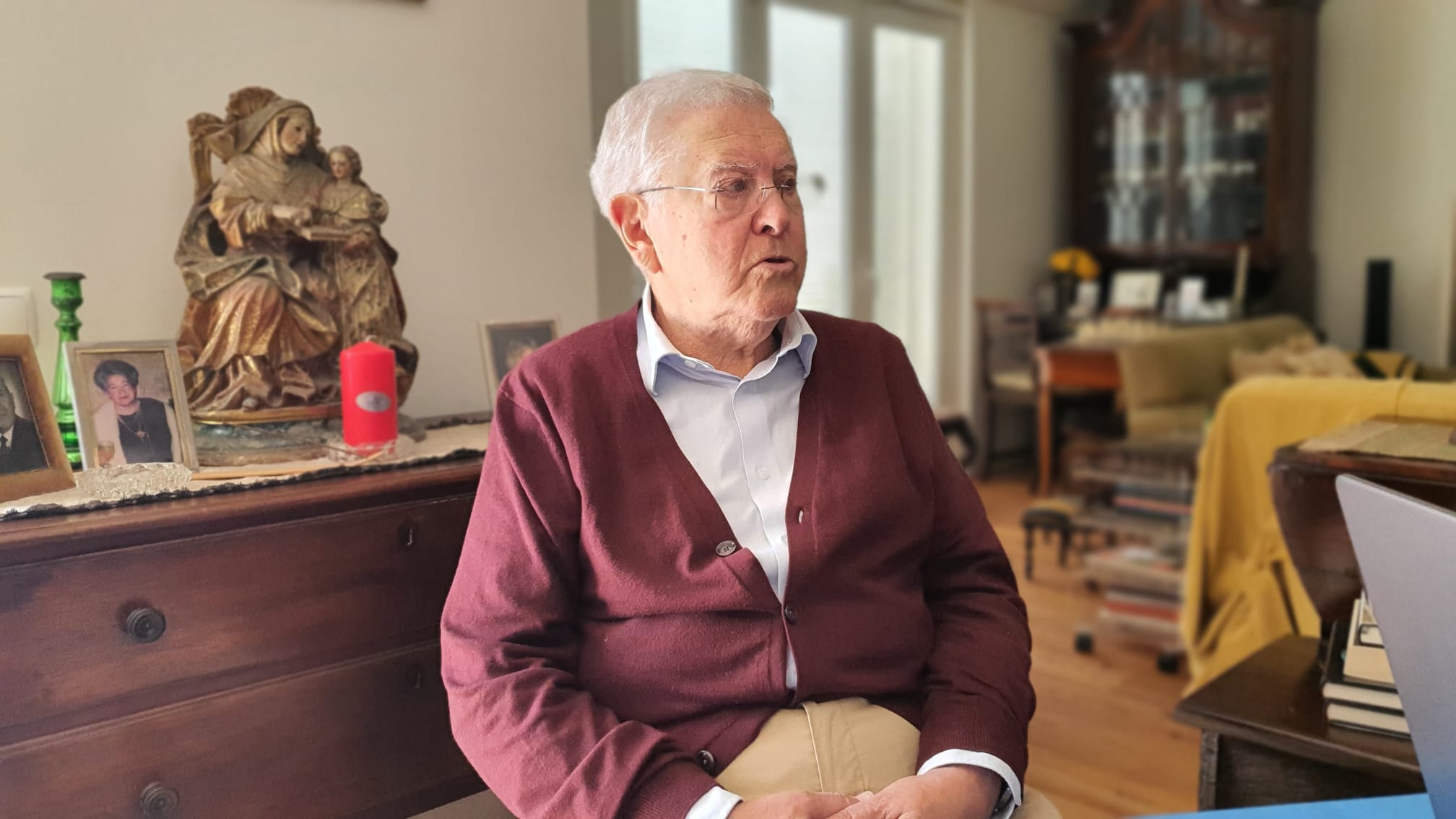 Engenheiro António Lage Raposo, entrevistado na sua casa por António Marujo e Clara Raimundo, a 19 de abril de 2023. Foto Clara Raimundo