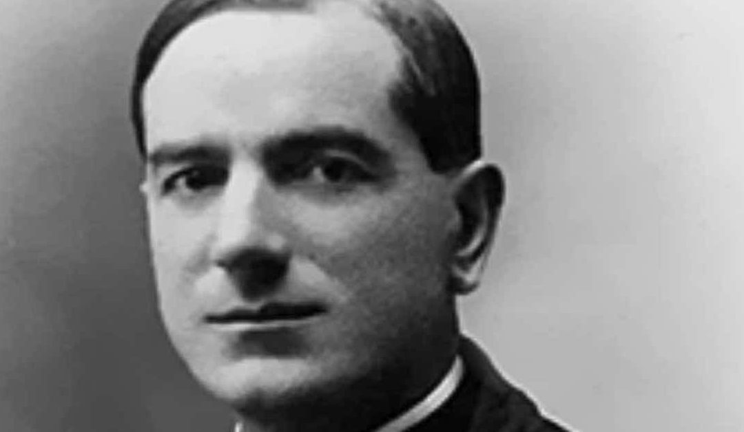 Como um dos principais candidatos ao próximo papa está a transformar um herege num herói
