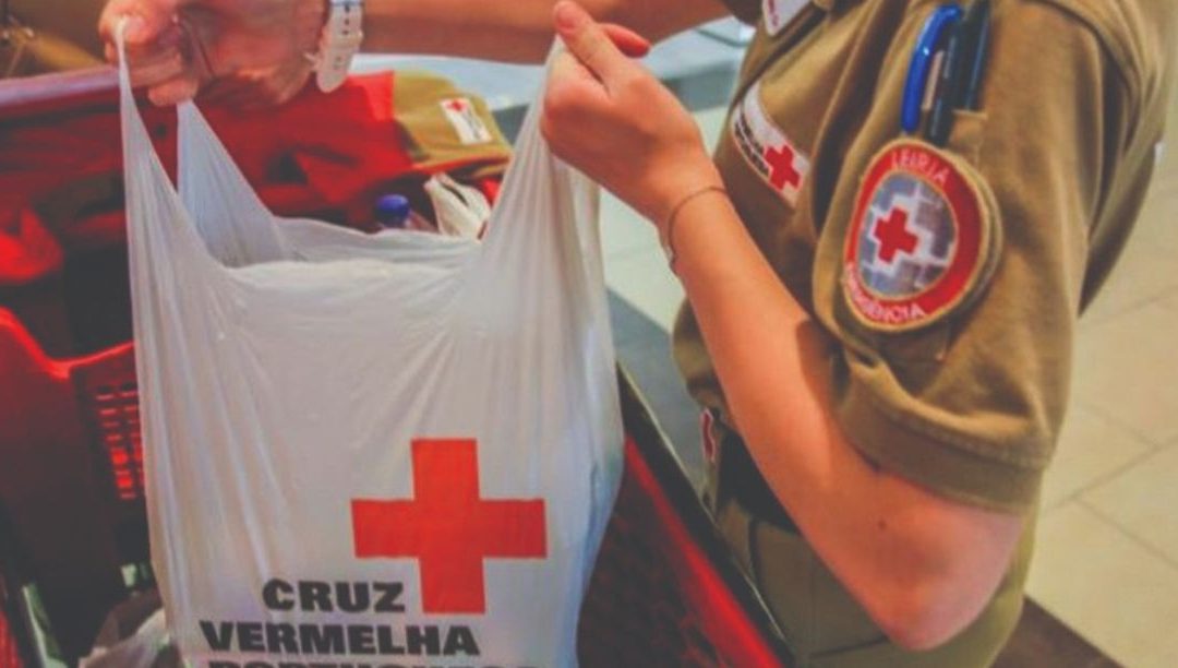 Clientes de supermercados convidados a apoiar respostas sociais da Cruz Vermelha