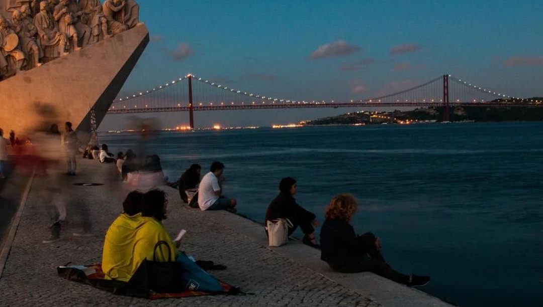 Uma surpresa e 1.700 pessoas a celebrar a fé “à noite na cidade”