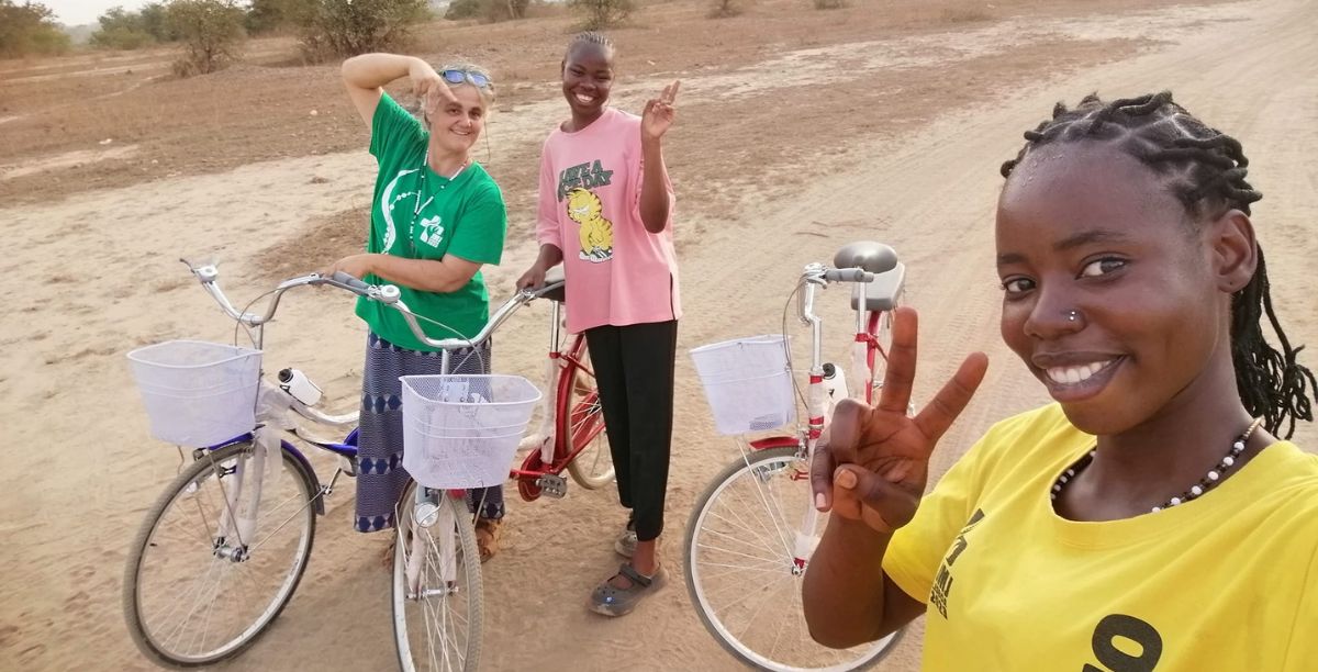 Irmã Elisabete Almendra com jovens da diocese de Wau, no Sudão do Sul. Foto DR