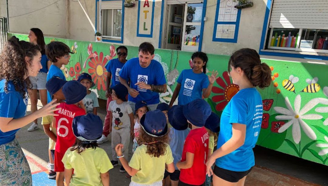 Jovens bahá’ís dedicam férias de verão ao serviço comunitário