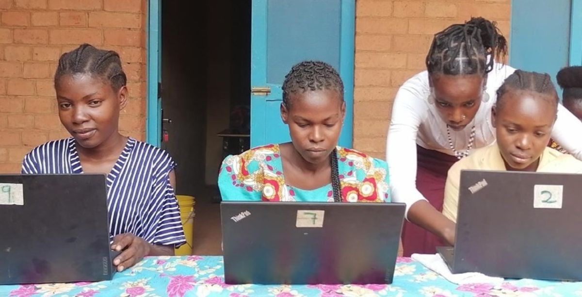 Jovens da diocese de Wau, no Sudão do Sul, em formação online com a rede Talitha Kum. Foto DR