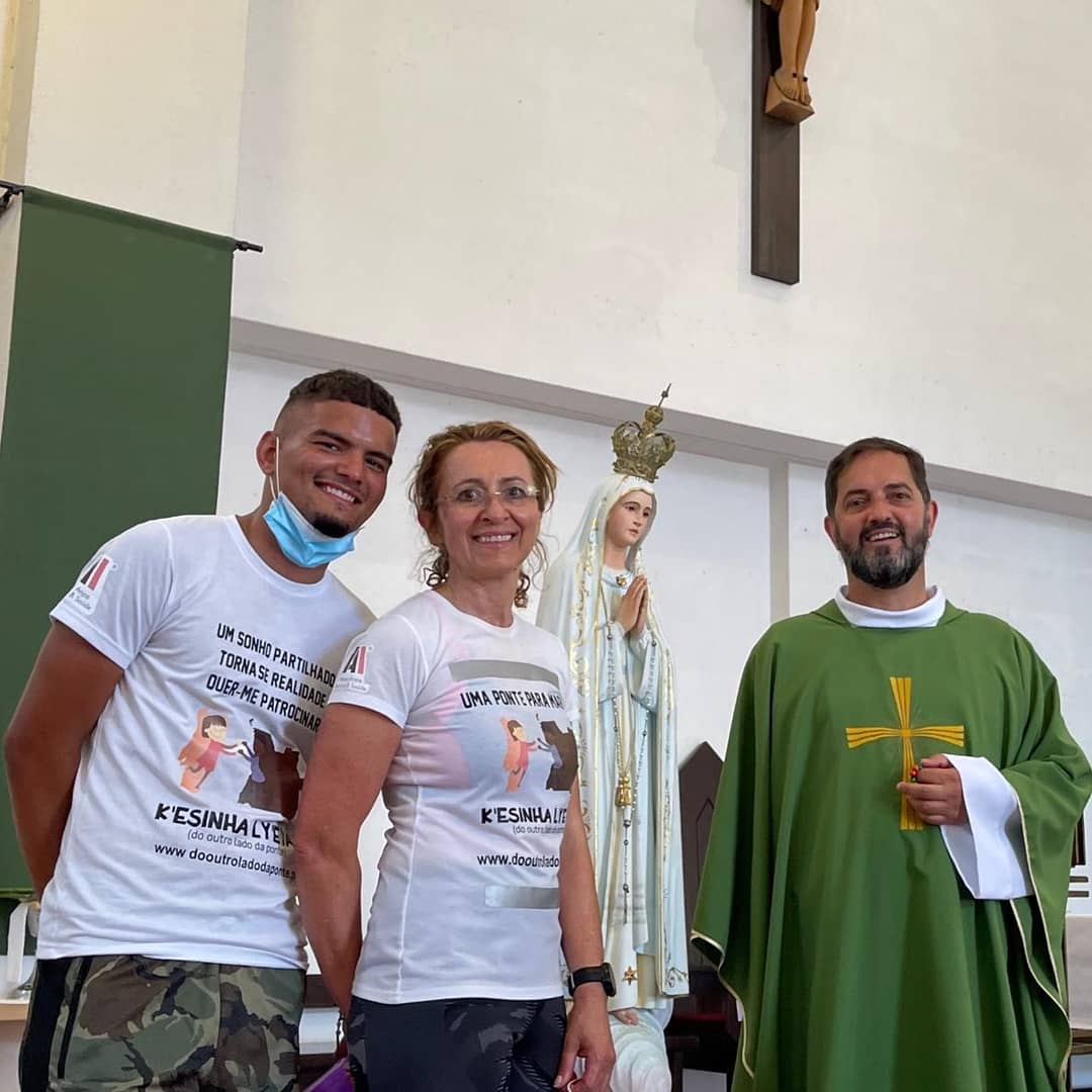 O padre Nuno Westwood deu a conhecer a Sílvia Duarte o projeto Kesinha, em Benguela. Foto DR