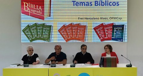 Herculano Alves escreveu 5300 páginas para tentar combater a “grave” falta de formação bíblica em Portugal Raízes da fé, Bíblia, Herculano Alves, Feira do Livro
