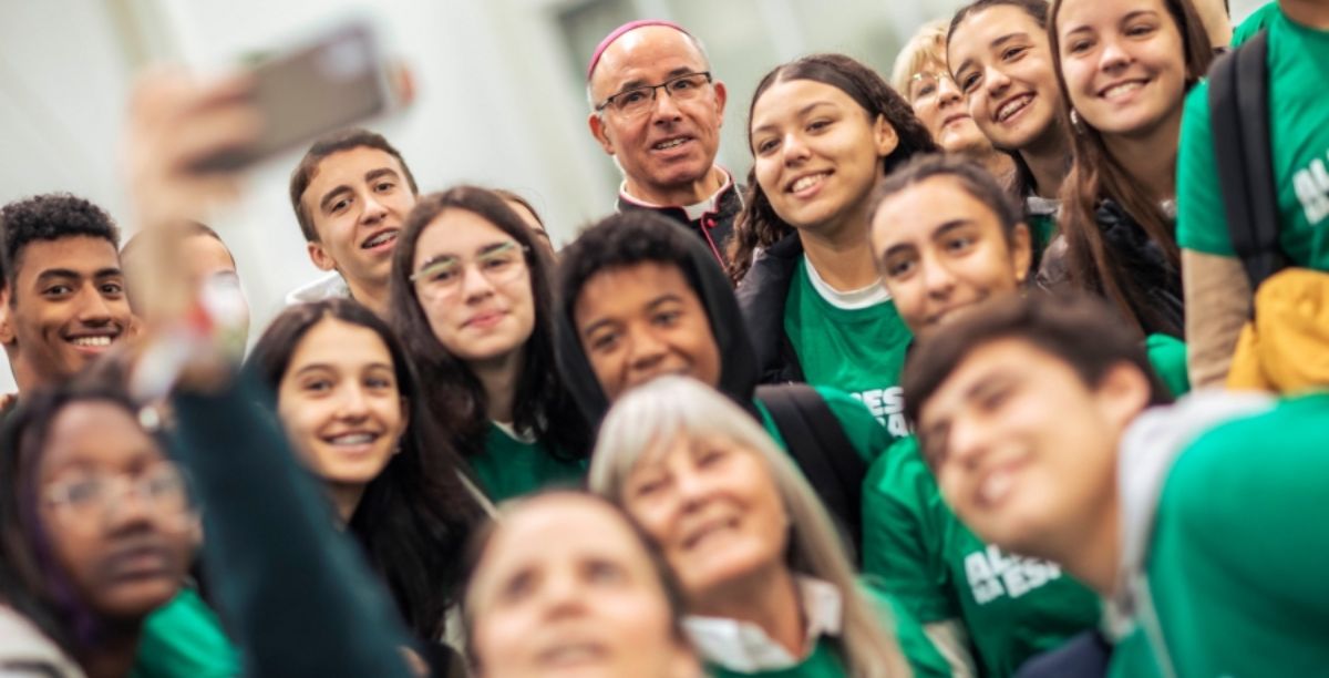 Rui Valério com os jovens do patriarcado de Lisboa. Foto Serviço da Juventude de Lisboa