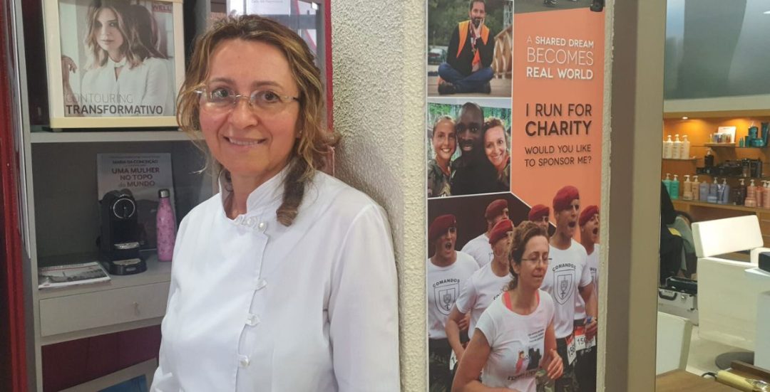 Sílvia Duarte no seu salão de cabeleireiro, no Estoril. Foto Clara Raimundo (1)