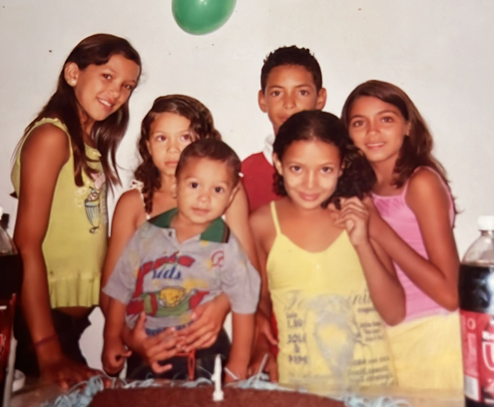 Eliana (a primeira a contar da esquerda), aos xx anos. Foto: Direitos reservados
