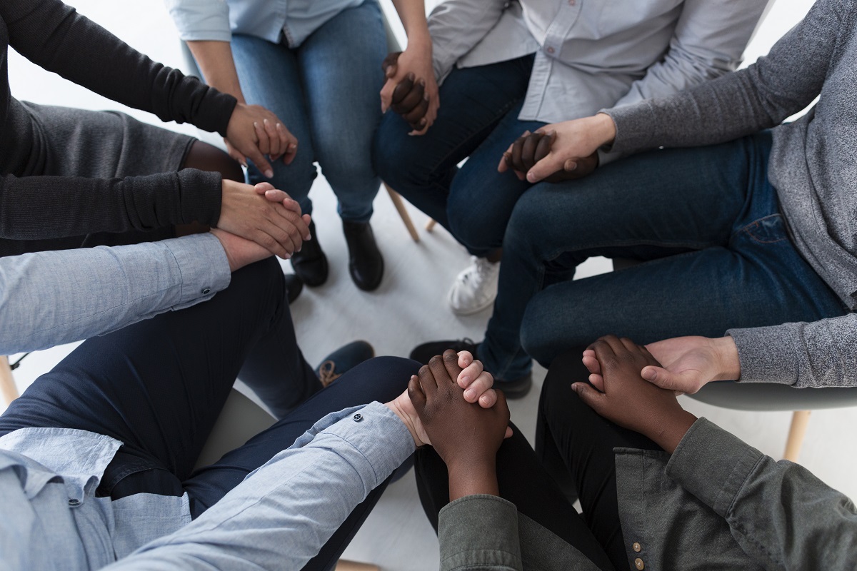 Grupo em círculo. Reunião