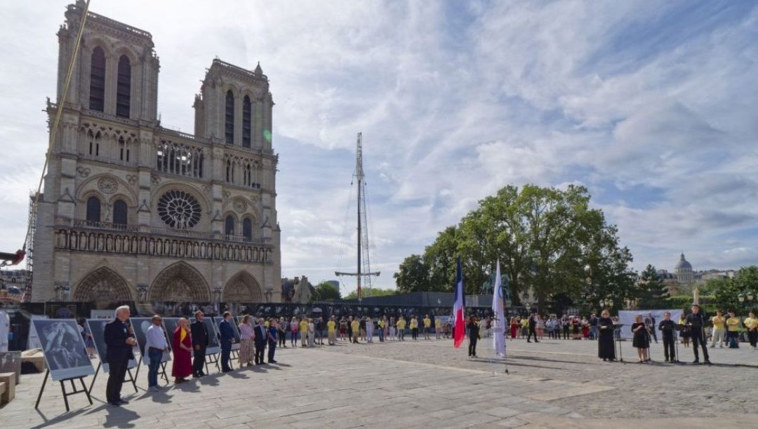 Em Paris, líderes de cinco religiões rezaram juntos pela trégua olímpica