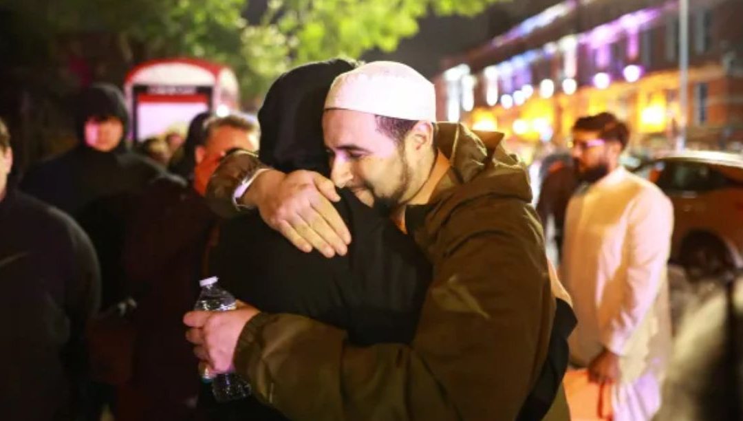 Líderes religiosos condenam onda de violência contra migrantes no Reino Unido