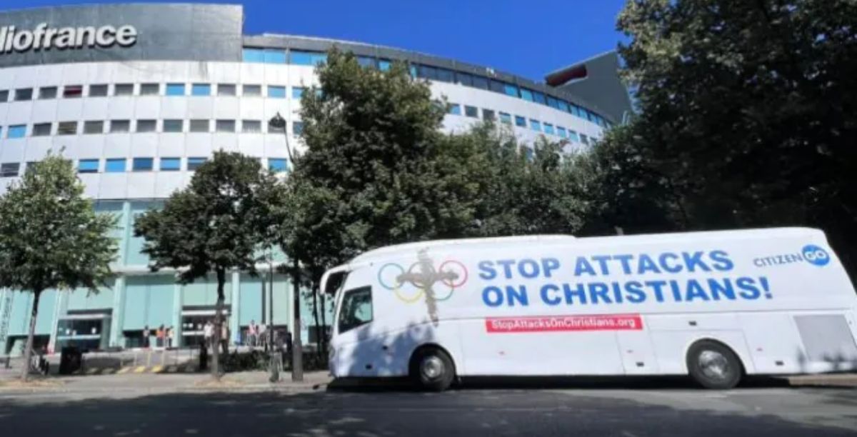 Protesto contra os ataques a cristaos nos Jogos Olimpicos de Paris. Foto CitizenGO