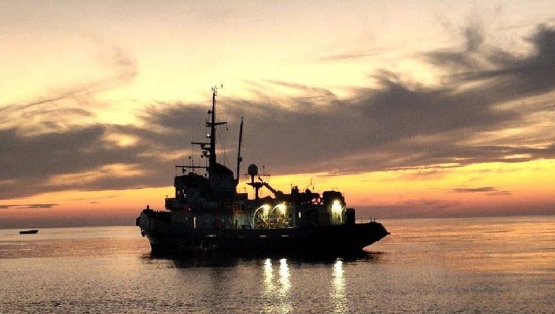 Missão humanitária resgata 182 migrantes no Mediterrâneo