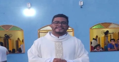 Padre é preso por crimes sexuais contra adolescentes no Brasil Padre Paulo Araújo da Silva