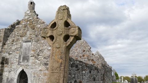 Ministério da escuta, catequese e doutrina social da Igreja em destaque na assembleia sinodal da Irlanda Mosteiro, Clonmacnoise, Irlanda