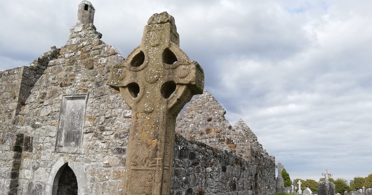 Mosteiro, Clonmacnoise, Irlanda