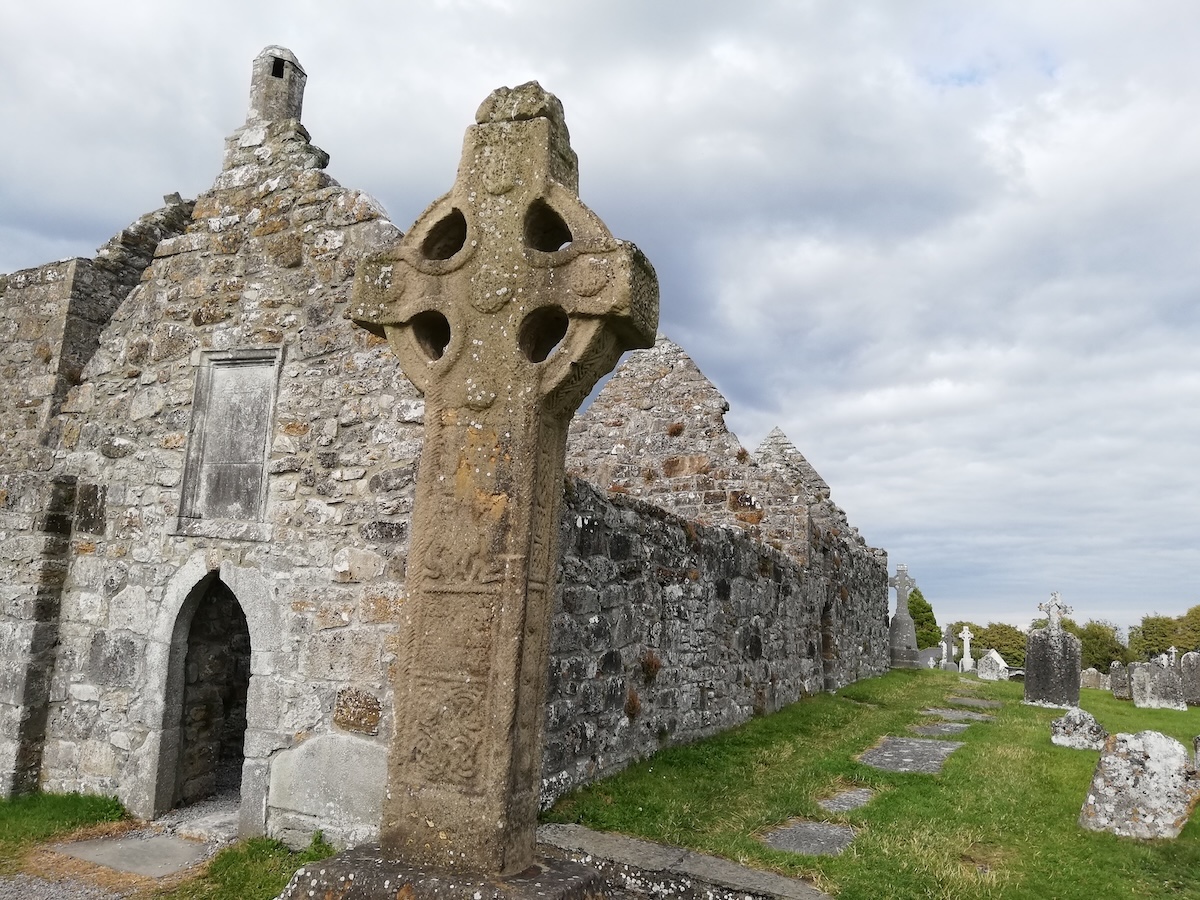Mosteiro, Clonmacnoise, Irlanda