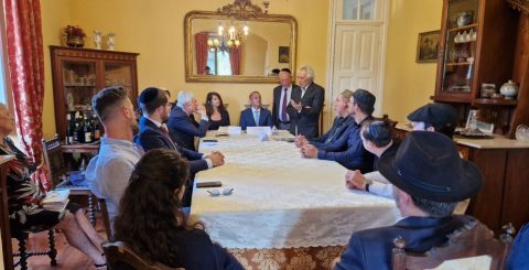 Numa iniciativa que celebra a fraternidade histórica entre muçulmanos e judeus, Pedro Bacelar de Vasconcelos sublinhou a importância das crenças religiosas na construção da paz. Foto Direitos rese