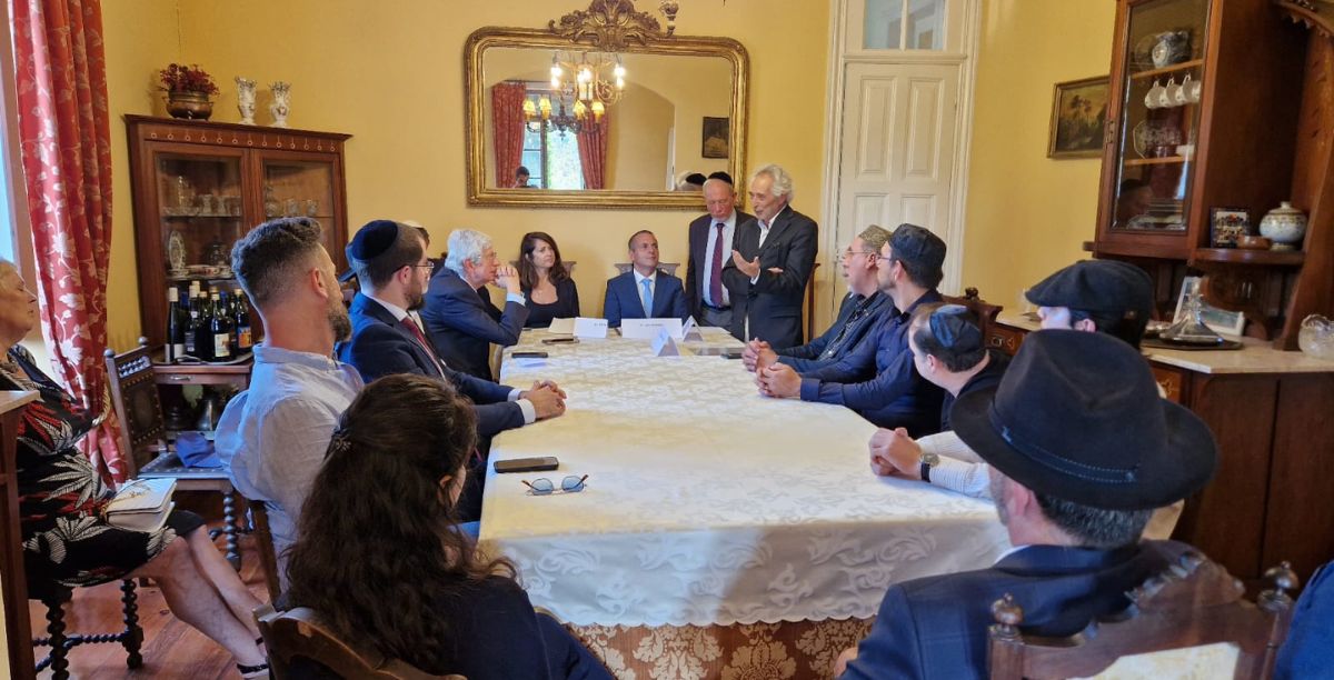 Numa iniciativa que celebra a fraternidade histórica entre muçulmanos e judeus, Pedro Bacelar de Vasconcelos sublinhou a importância das crenças religiosas na construção da paz. Foto Direitos rese Numa iniciativa que celebra a fraternidade histórica entre muçulmanos e judeus, Pedro Bacelar de Vasconcelos sublinhou a importância das crenças religiosas na construção da paz. Foto Direitos rese