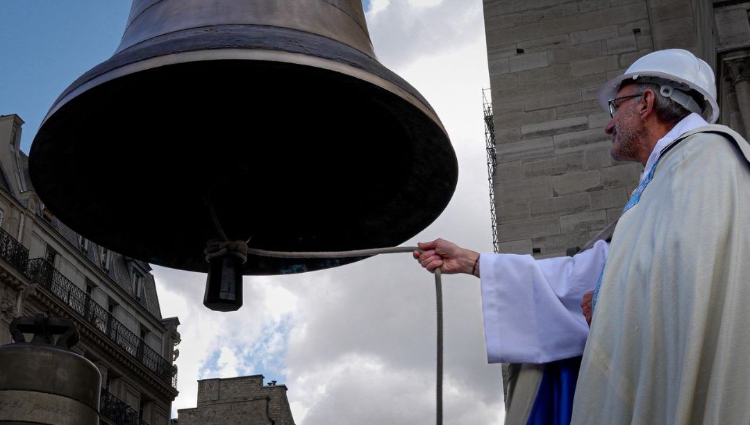 A dois meses de reabrir, Notre-Dame voltou a ter sinos