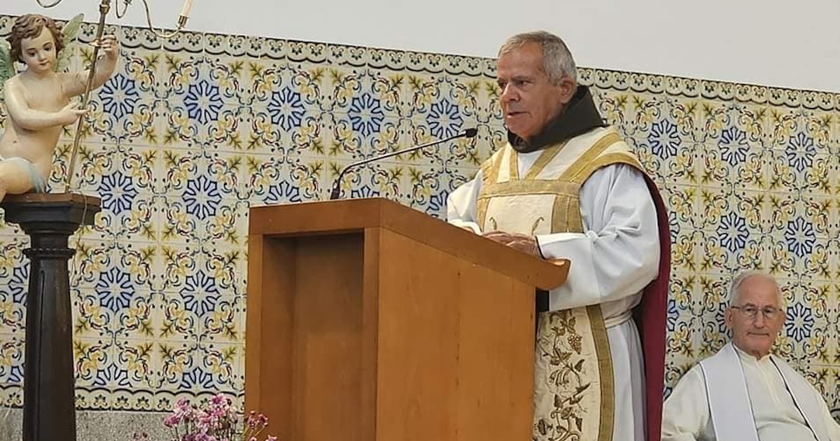 O Pe. Fernando Mota faleceu enquanto cuidava da horta. Foto © OFM